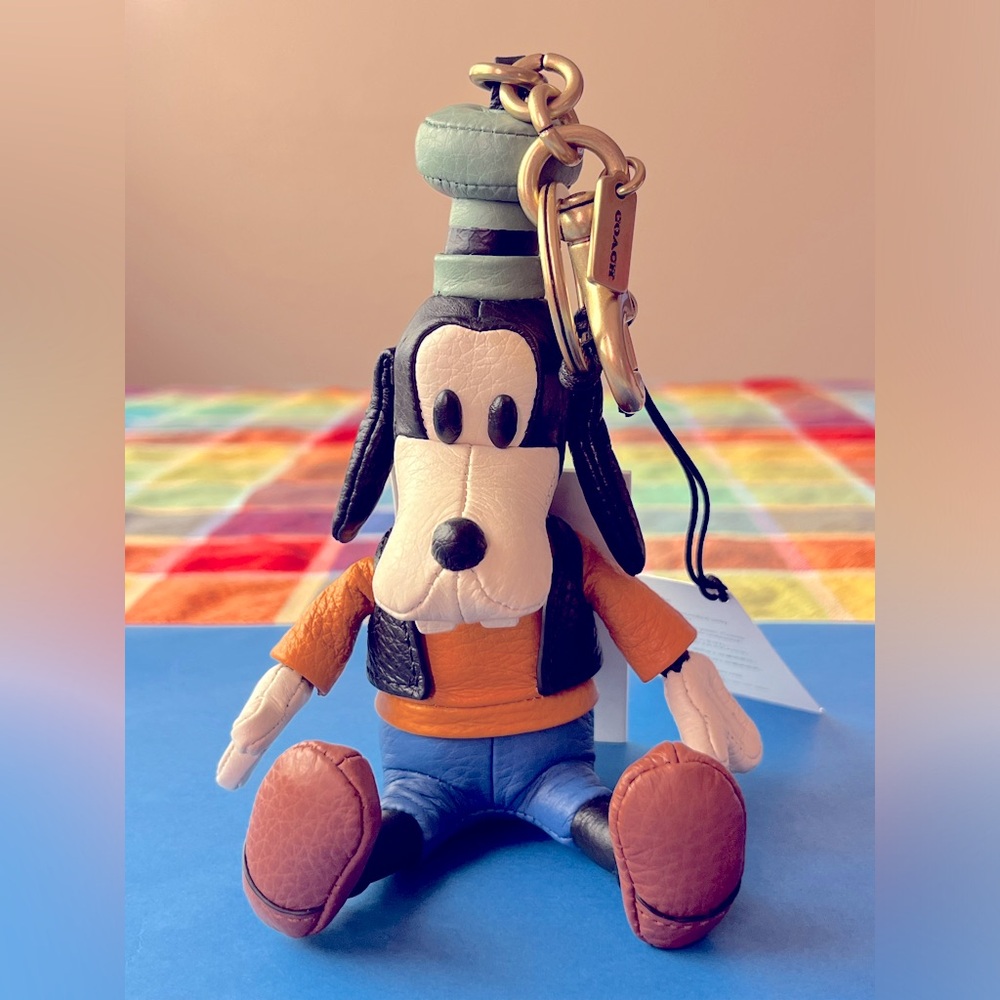 ๐ถ DISNEY X COACH GOOFY BAG CHARM-KEYCHAIN ๐ถ NWT ๐ถ - Picture 1 of 16